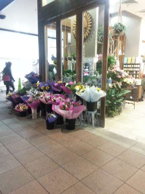 Photo: Florist with Flowers - Carlingford Court